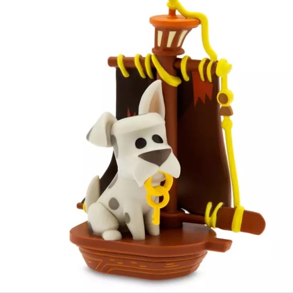 Disney’s Pirates of the Caribbean Guard Dog Vinyl Figurine - NIB - Picture 2 of 9